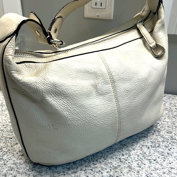 Coach Avery Shoulder Bag - Picture 4 of 10